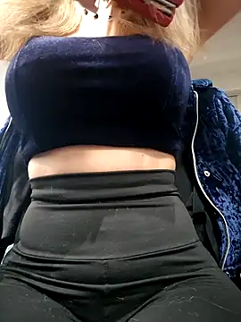 Isabella Varella online show from September 2025 12:19:01 PM