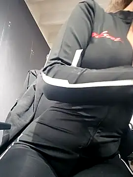 Isabella Varella online show from September 2025 12:42:02 PM