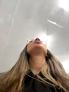 Isabella Varella online show from October 2025 01:08:02 AM