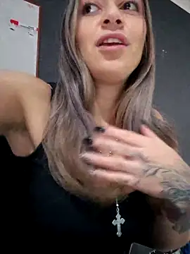 Isabella Varella online show from October 2025 12:38:01 PM