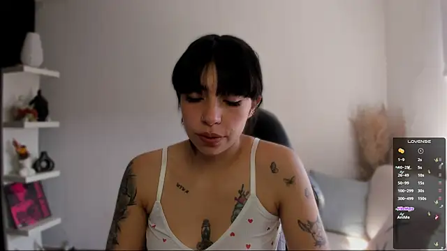 Saraa Desiree online show from December 2025 04:58:02 PM