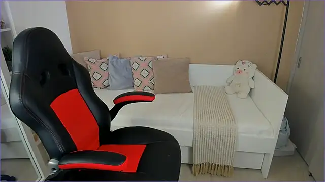 Snapshot of ValentinaMilann chatting on October 2025 10:20:02 PM ValentinaMilann online show from October 2025 10:20:02 PM