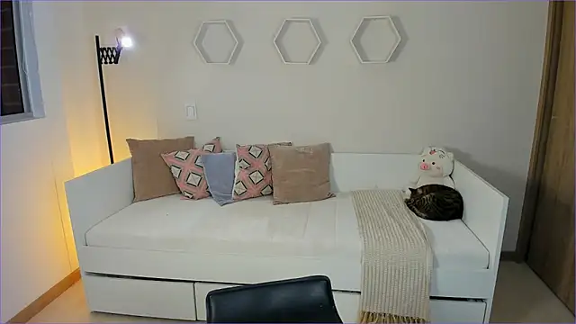 ValentinaMilann online show from March 2026 01:54:02 AM