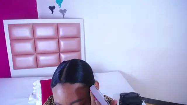 tiny sarah1 online show from October 2025 03:36:01 PM