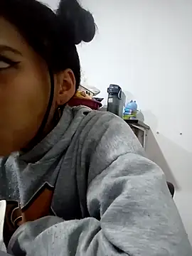 Snapshot of Devil_AliceXo chatting on March 2025 11:37:02 PM Devil AliceXo online show from March 2025 11:37:02 PM