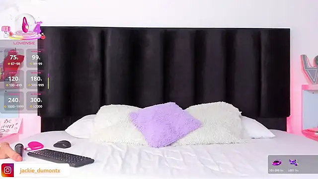 Snapshot of JackieDumont1 chatting on November 2025 08:20:01 PM JackieDumont1 online show from November 2025 08:20:01 PM