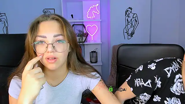 Snapshot of kiki_swan chatting on September 2025 05:44:02 AM kiki swan online show from September 2025 05:44:02 AM