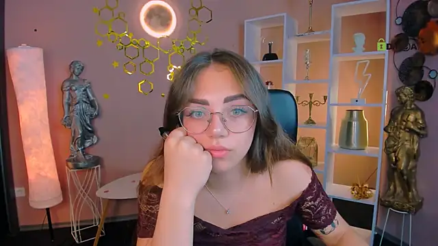Snapshot of kiki_swan chatting on July 2026 05:57:01 AM kiki swan online show from July 2026 05:57:01 AM