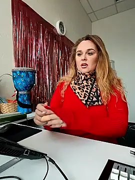 Juicy PeachLux online show from November 2025 05:41:02 AM