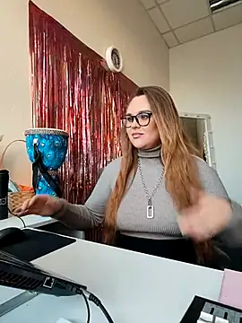 Juicy PeachLux online show from November 2025 05:52:01 AM