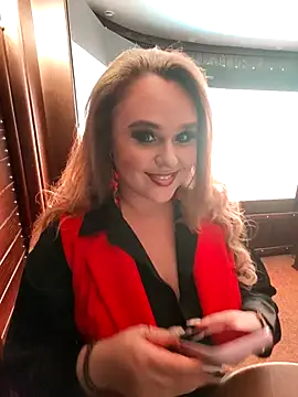 Juicy PeachLux online show from April 2026 03:53:01 PM