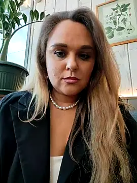 Juicy PeachLux online show from May 2026 01:25:02 AM