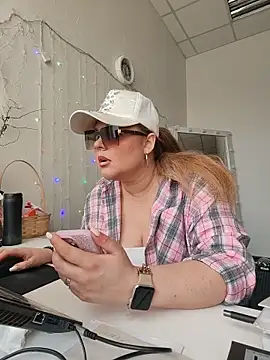 Juicy PeachLux online show from May 2026 05:49:01 AM