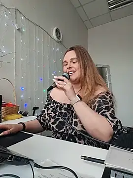 Juicy PeachLux online show from May 2026 11:28:01 AM