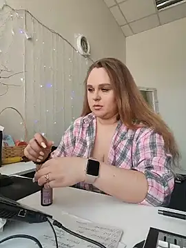 Juicy PeachLux online show from May 2026 07:37:01 AM