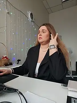 Juicy PeachLux online show from May 2026 05:46:02 AM