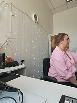 Juicy PeachLux online show from May 2026 07:06:01 AM