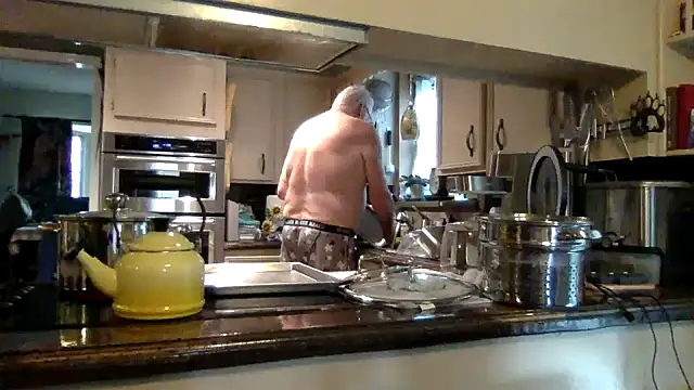 superbearboss online show from December 2025 08:27:02 PM