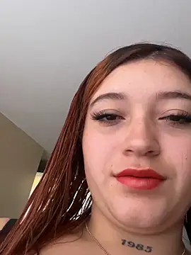 Snapshot of Karina_Leon chatting on May 2026 09:33:02 PM Karina Leon online show from May 2026 09:33:02 PM