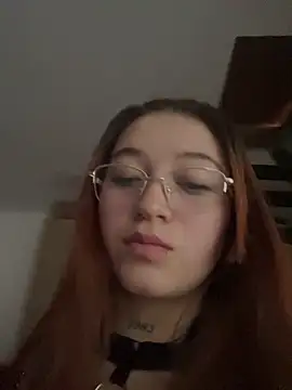 Snapshot of Karina_Leon chatting on May 2026 08:06:02 PM Karina Leon online show from May 2026 08:06:02 PM