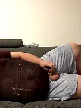 Snapshot of Derbaer1990 chatting on November 2025 07:36:01 PM Derbaer1990 online show from November 2025 07:36:01 PM