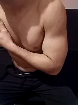 Snapshot of LucianDraven chatting on March 2025 04:56:01 AM LucianDraven online show from March 2025 04:56:01 AM