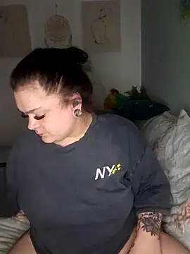 Saucy-Serenity online show from April 2026 07:07:01 PM