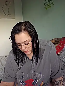 Saucy-Serenity online show from April 2026 06:27:01 PM