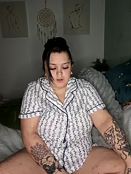 Saucy-Serenity online show from May 2026 10:37:02 PM
