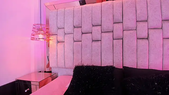 MaddyCrofft online show from April 2026 11:22:02 AM