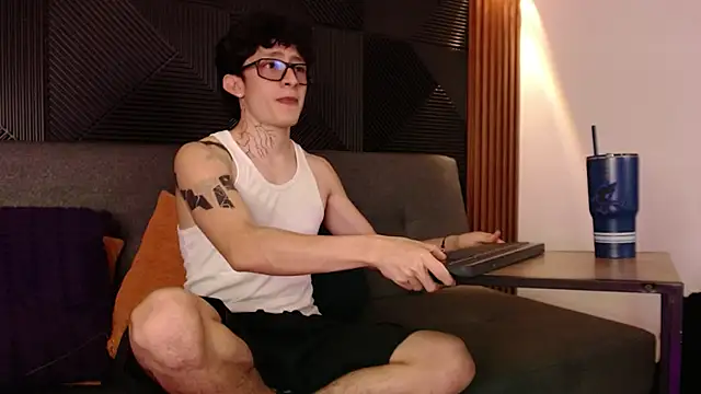 troy rouge online show from March 2025 08:01:02 PM