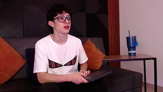 troy rouge online show from March 2025 07:25:01 PM