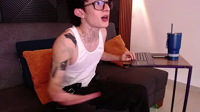 troy rouge online show from March 2025 01:36:02 AM