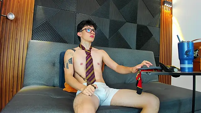 troy rouge online show from March 2025 01:20:02 AM