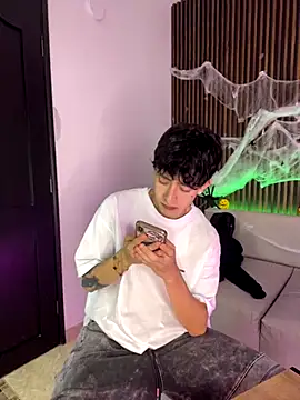 troy rouge online show from October 2025 07:14:01 PM