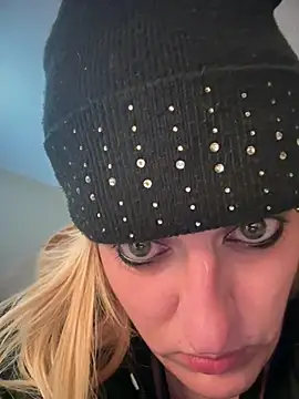 KITTYBOOBOOFUXX online show from April 2026 03:07:02 AM