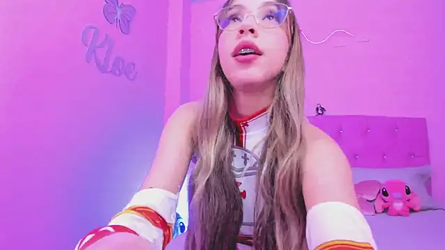 Snapshot of KloeJonnes_ chatting on July 2026 08:33:02 PM KloeJonnes online show from July 2026 08:33:02 PM