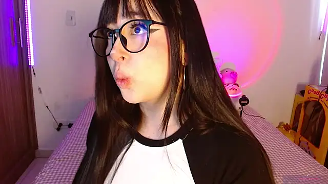 Snapshot of Oliviargf chatting on April 2026 12:35:01 PM Oliviargf online show from April 2026 12:35:01 PM