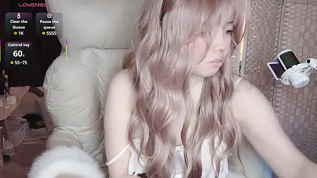 Snapshot of Cocobee chatting on November 2025 05:03:01 PM Cocobee online show from November 2025 05:03:01 PM