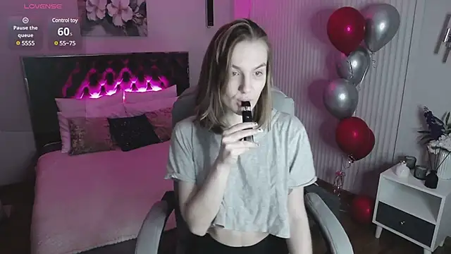 Snapshot of _Vikky_Moon_ chatting on March 2025 01:14:02 AM Vikky Moon online show from March 2025 01:14:02 AM