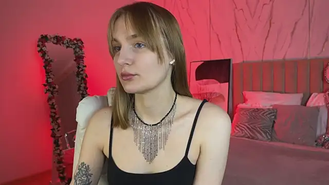 Snapshot of _Vikky_Moon_ chatting on November 2025 12:38:02 AM Vikky Moon online show from November 2025 12:38:02 AM