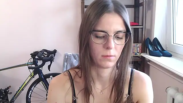 love megi online show from May 2026 06:09:01 PM