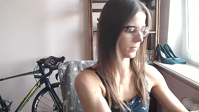 love megi online show from June 2026 01:24:02 PM