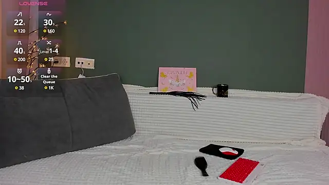 Charlotte Woods online show from March 2025 04:08:02 AM