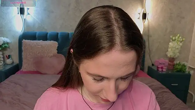 Kira mindnes online show from March 2026 05:52:01 AM