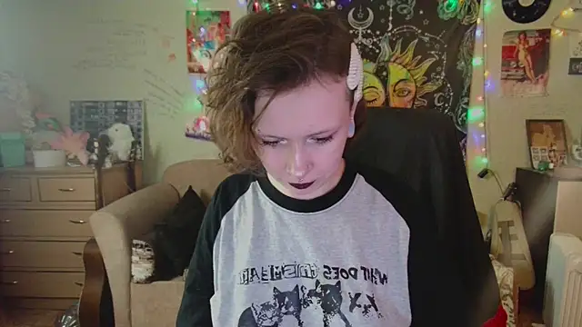 Snapshot of Lil_foxxx chatting on September 2025 10:27:01 AM Lil foxxx online show from September 2025 10:27:01 AM