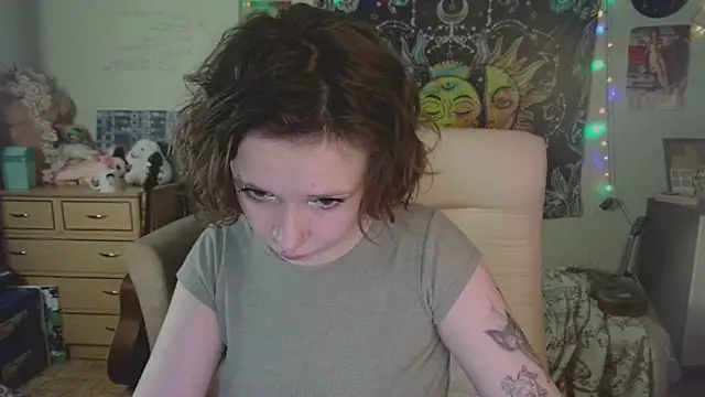 Snapshot of Lil_foxxx chatting on October 2025 12:44:02 PM Lil foxxx online show from October 2025 12:44:02 PM