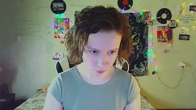 Snapshot of Lil_foxxx chatting on December 2025 10:56:02 AM Lil foxxx online show from December 2025 10:56:02 AM