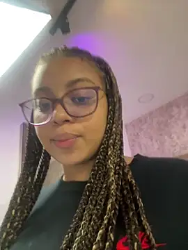 Snapshot of AlesiaCooper chatting on October 2025 08:20:02 PM AlesiaCooper online show from October 2025 08:20:02 PM