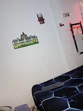 Snapshot of bella_warzon chatting on September 2025 02:47:02 AM bella warzon online show from September 2025 02:47:02 AM